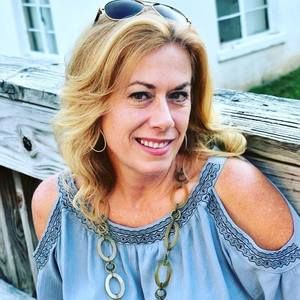 Meet your Posher, Suzanne